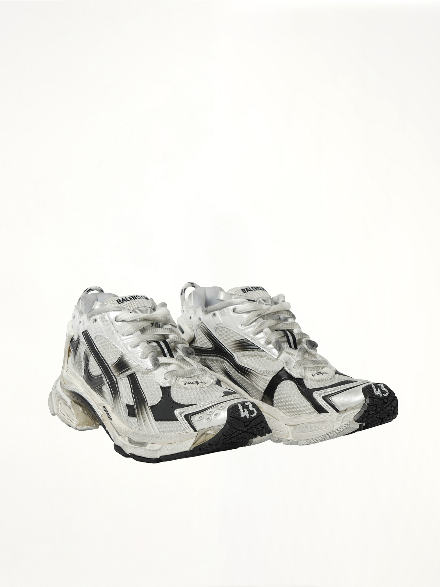 Runner Gradient Sneaker in White/Black