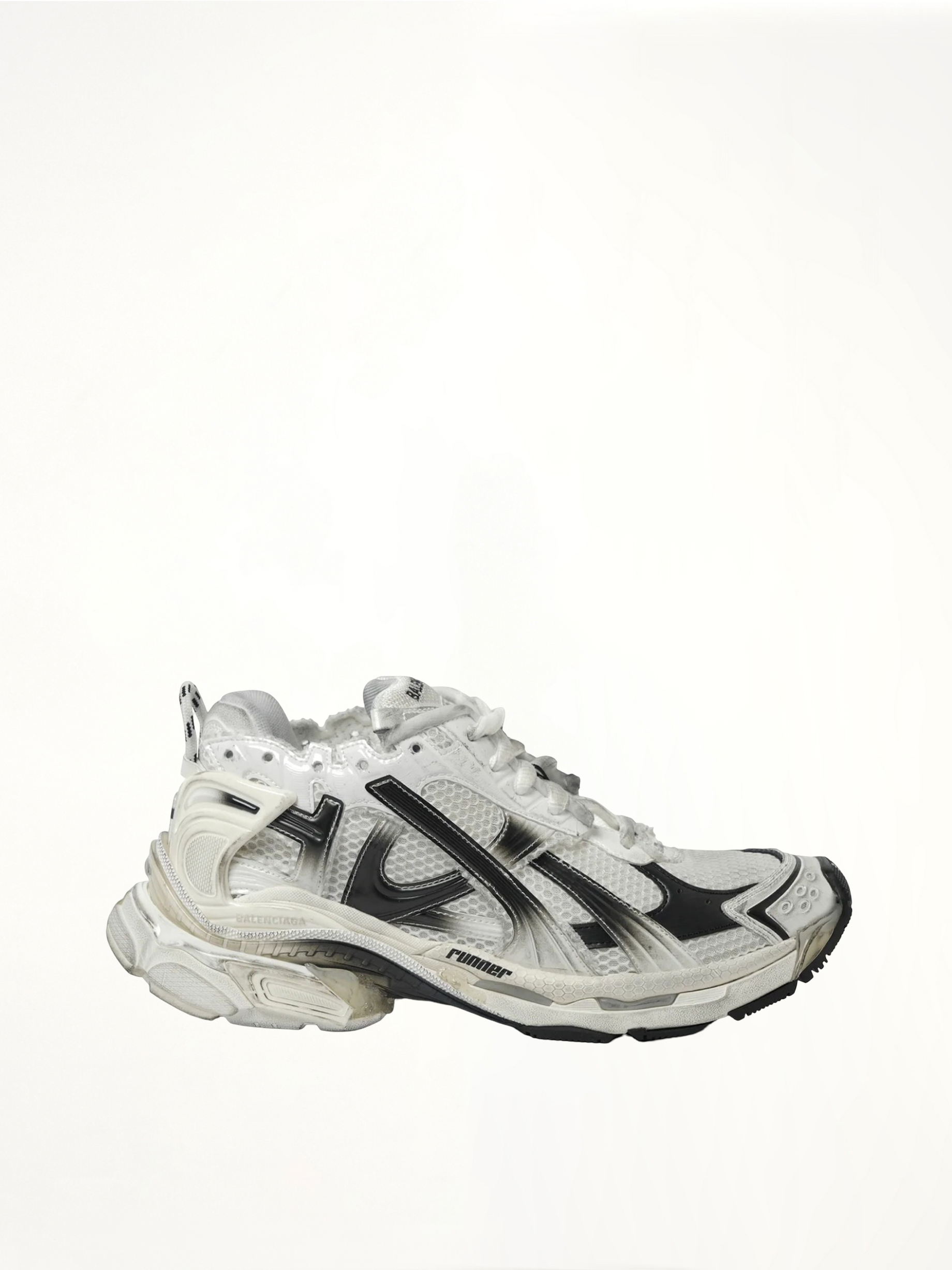 Runner Gradient Sneaker in White/Black