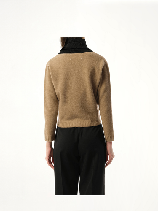 4 Stiches Neck Warmer in Black