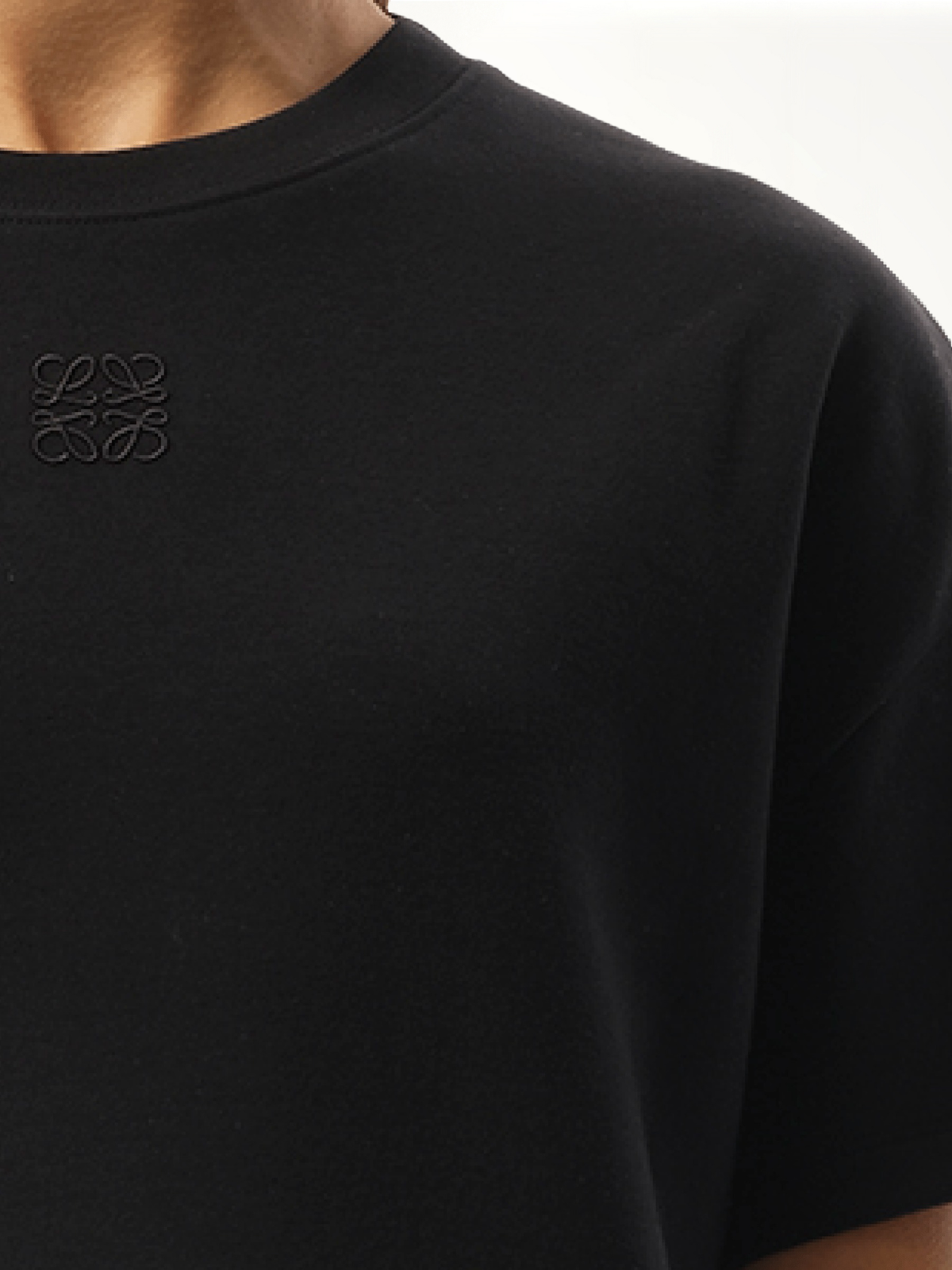ブラックのアシンメトリックTシャツ