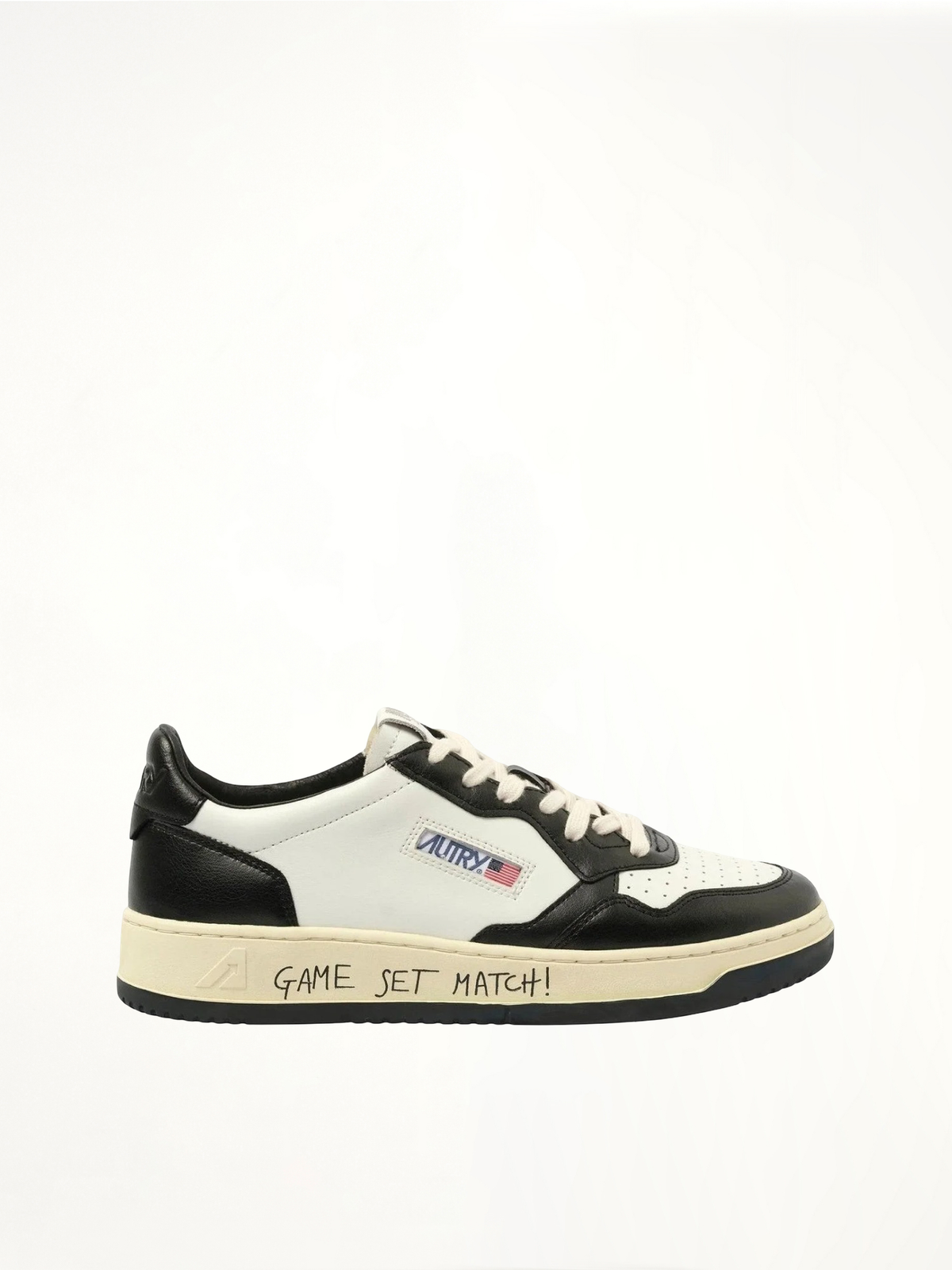 Medalist Low Game Set Bicolour Sneakers in White/Black Side View | AUTRY