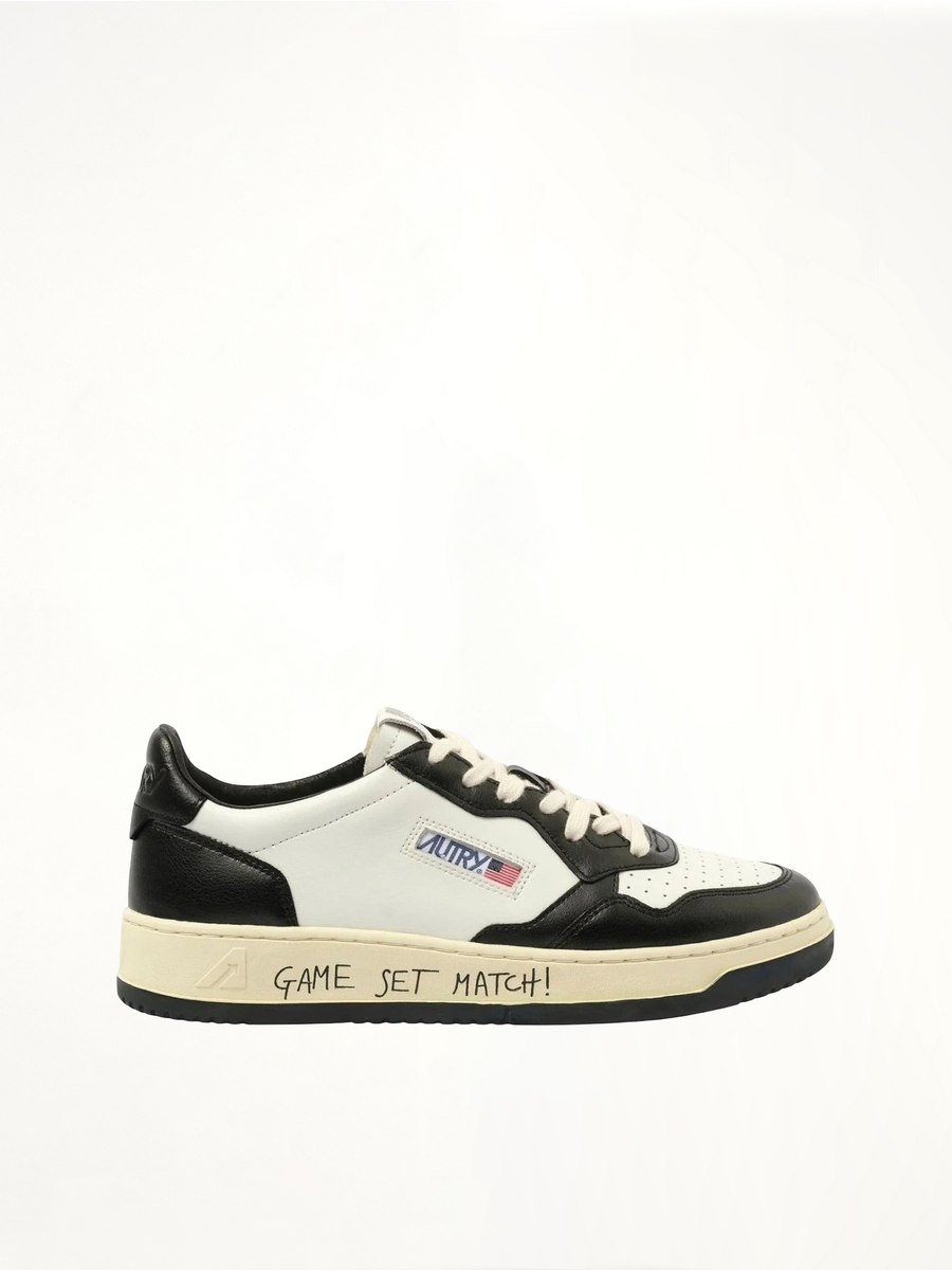 Medalist Low Game Set Bicolour Sneakers in White/Black Side View | AUTRY