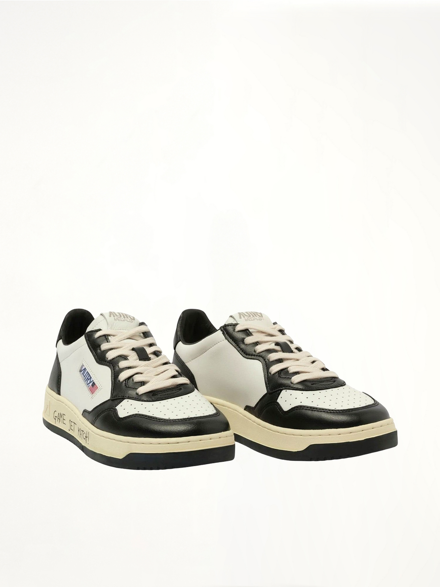 Medalist Low Game Set Bicolour Sneakers in White/Black Front View | AUTRY
