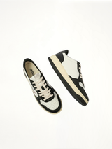 Medalist Low Game Set Bicolour Sneakers in White/Black Top View | AUTRY