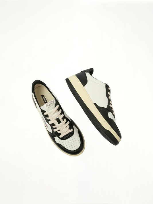 Medalist Low Game Set Bicolour Sneakers in White/Black