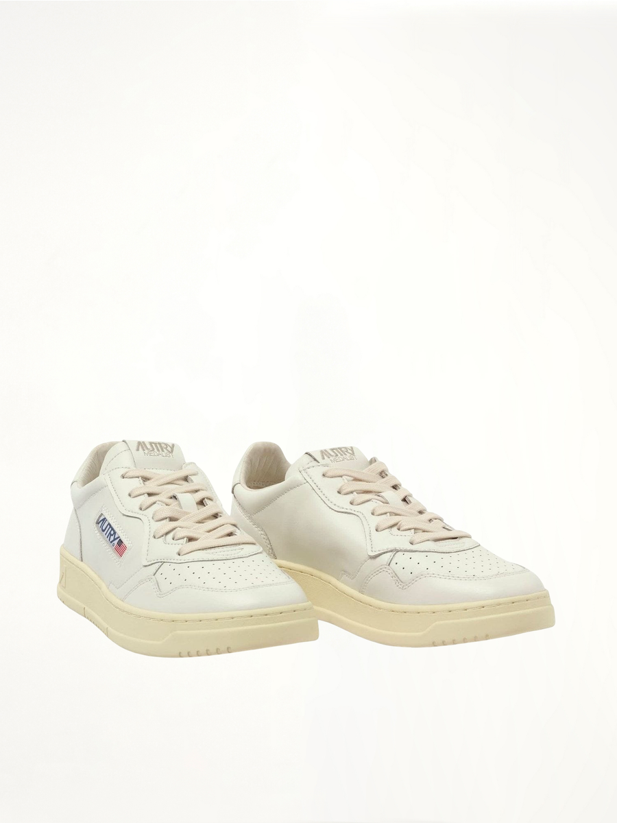 Medalist Low Sneakers in White/White Front View | AUTRY