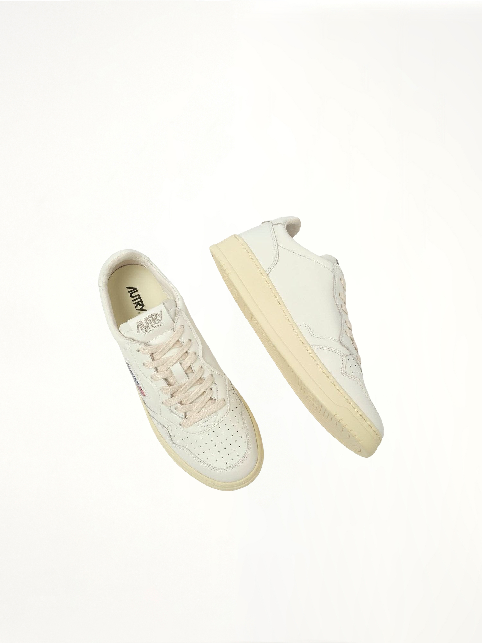 Medalist Low Sneakers in White/White Top View | AUTRY