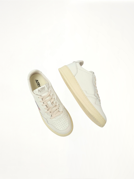 Medalist Low Sneakers in White/White