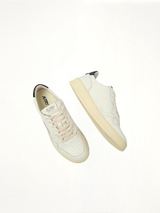 Medalist Low Sneakers in White/Black Top View | AUTRY