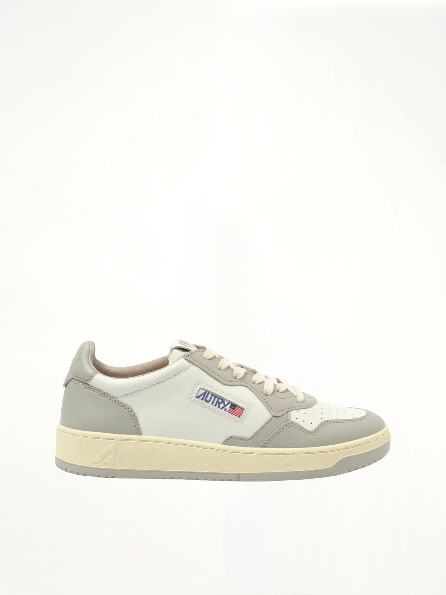 Medalist Low Bicolour Sneakers in White/Vapor Side View | AUTRY