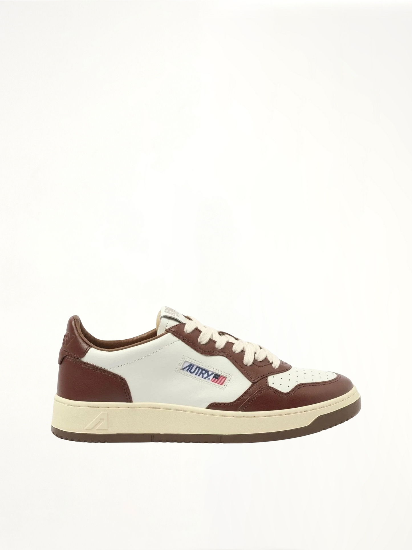 Medalist Low Bicolour Sneakers in White/Chestnut