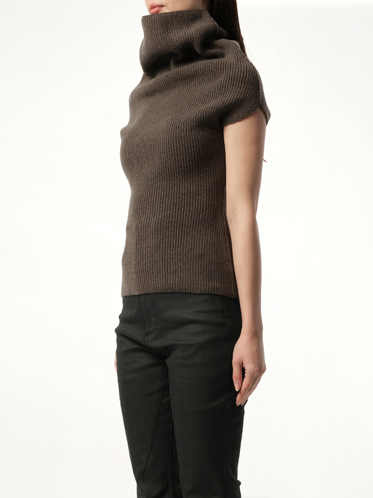 Sleeveless Crater Knit Sweater in Dust