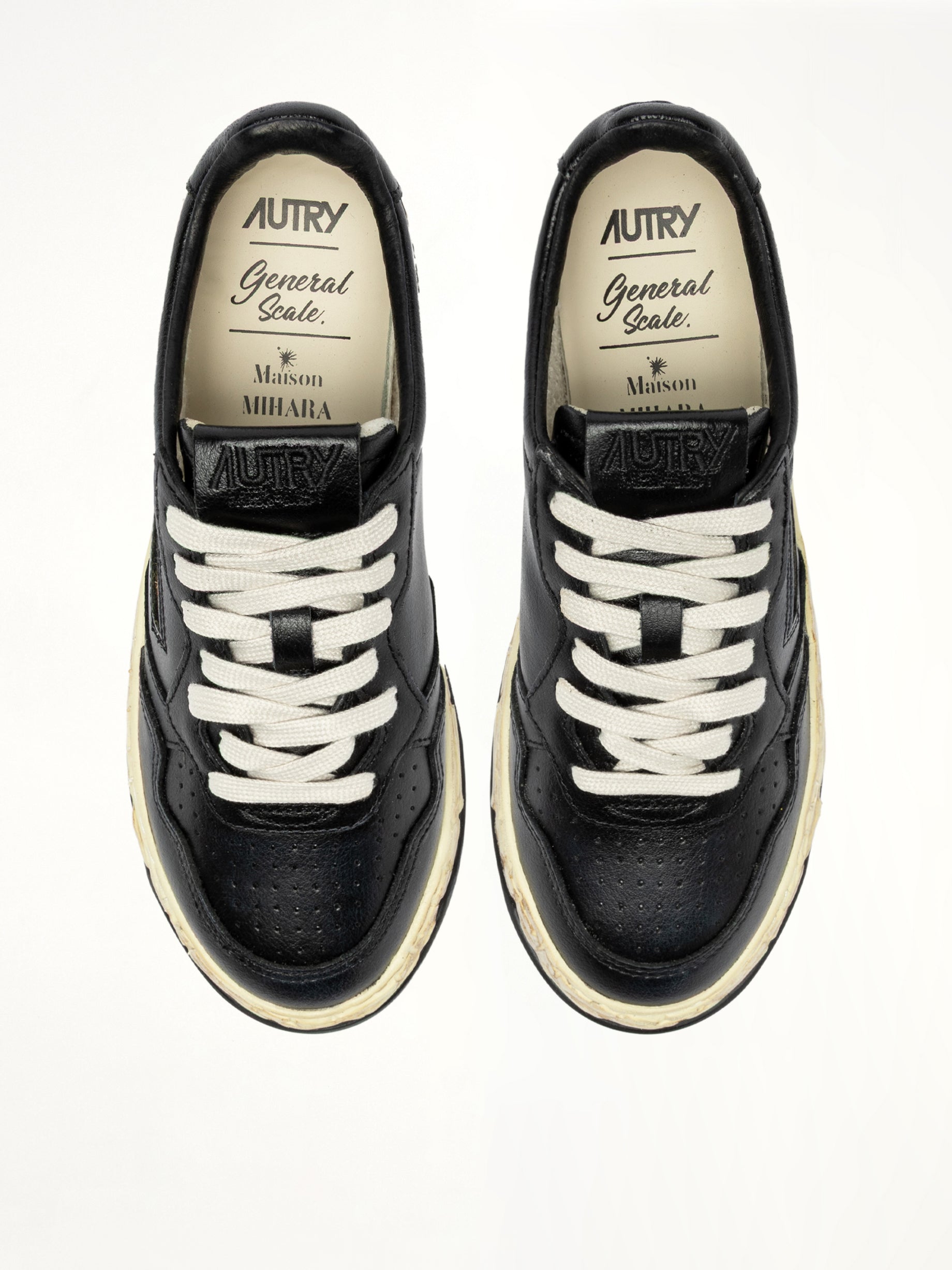 MMY Super Vintage Low Sneaker in Black  | AUTRY