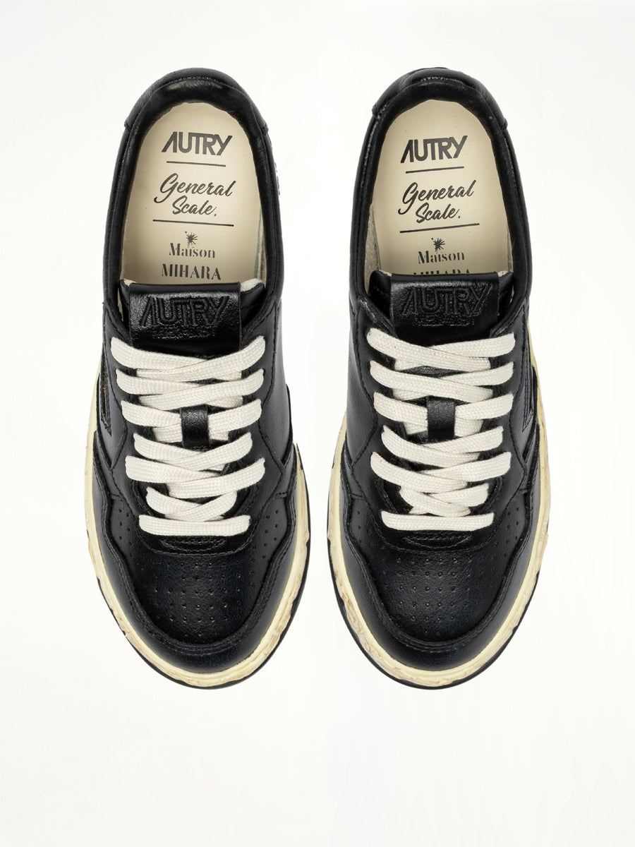 MMY Super Vintage Low Sneaker in Black  | AUTRY