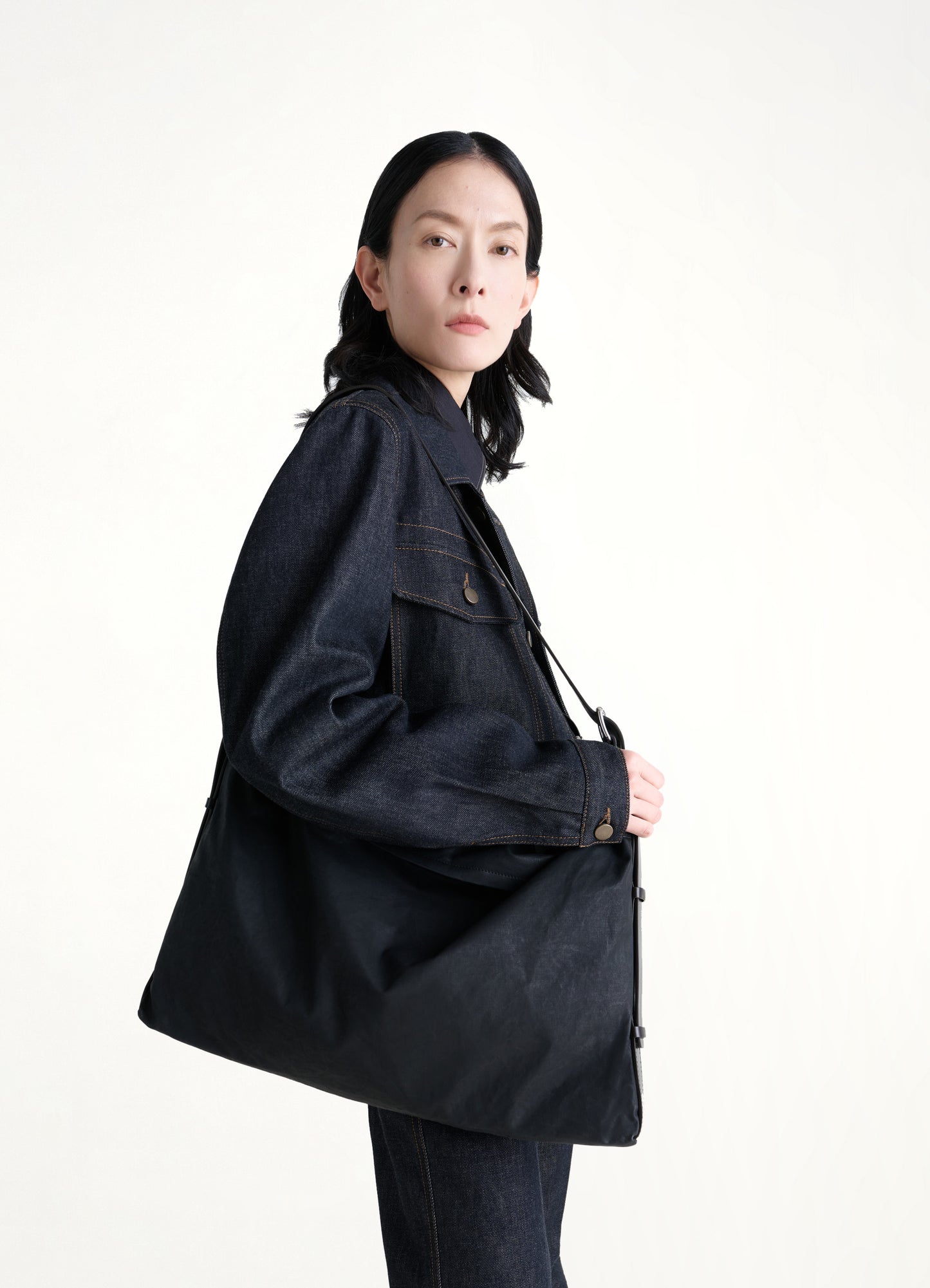 Trench Pocket Medium Bag in Onyx