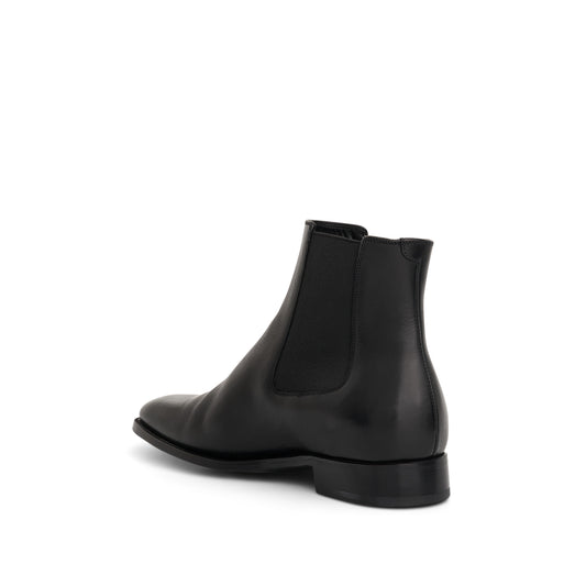 Classic Chelsea Boots in Black