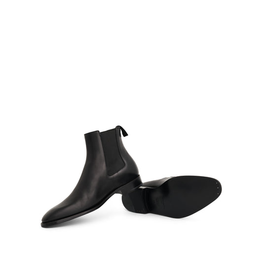 Classic Chelsea Boots in Black