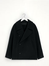 ブラックのボクシーピーコート