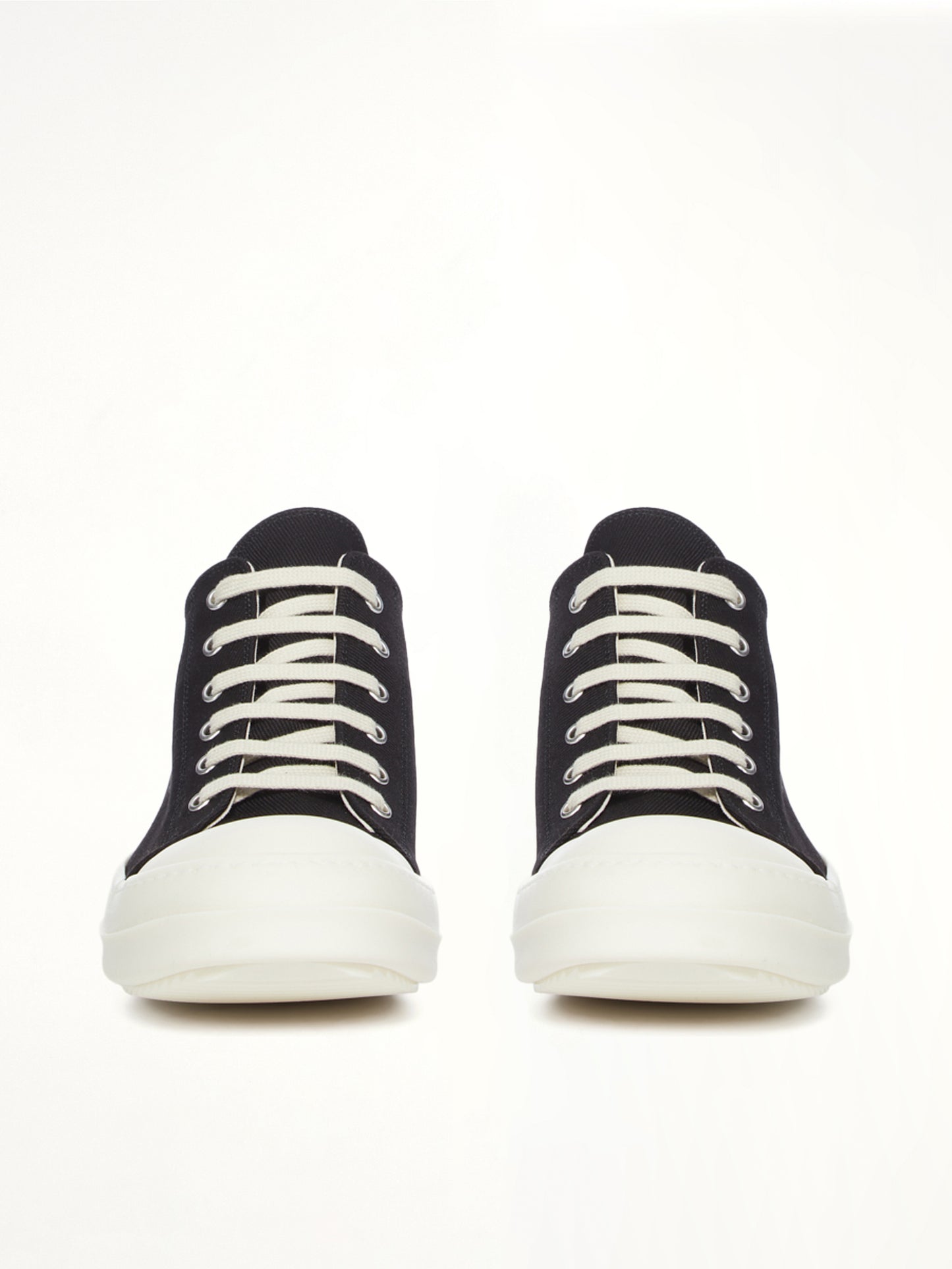 Low Sneaks in Black/Milk