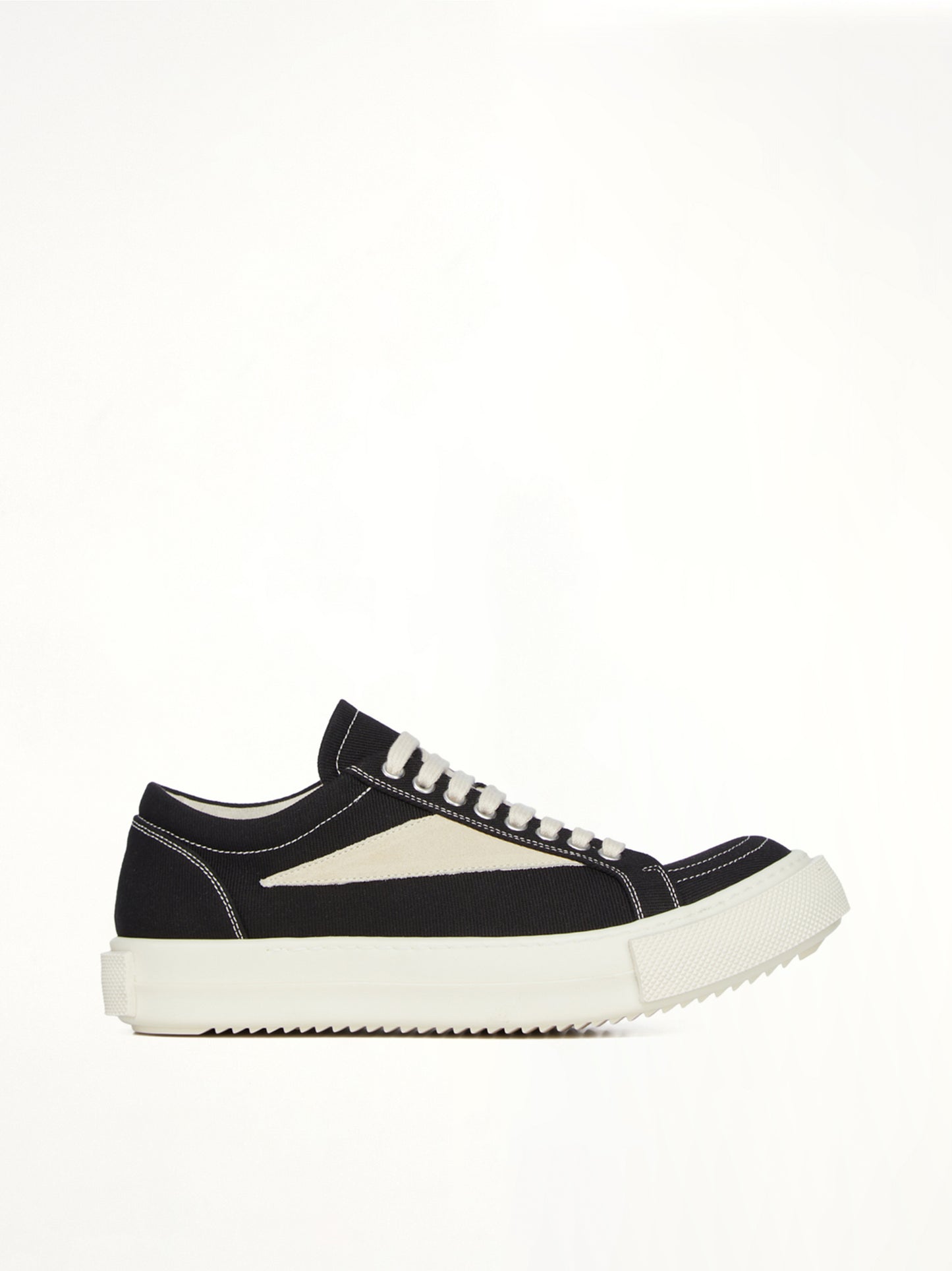Vintage Sneaks in Black/Milk