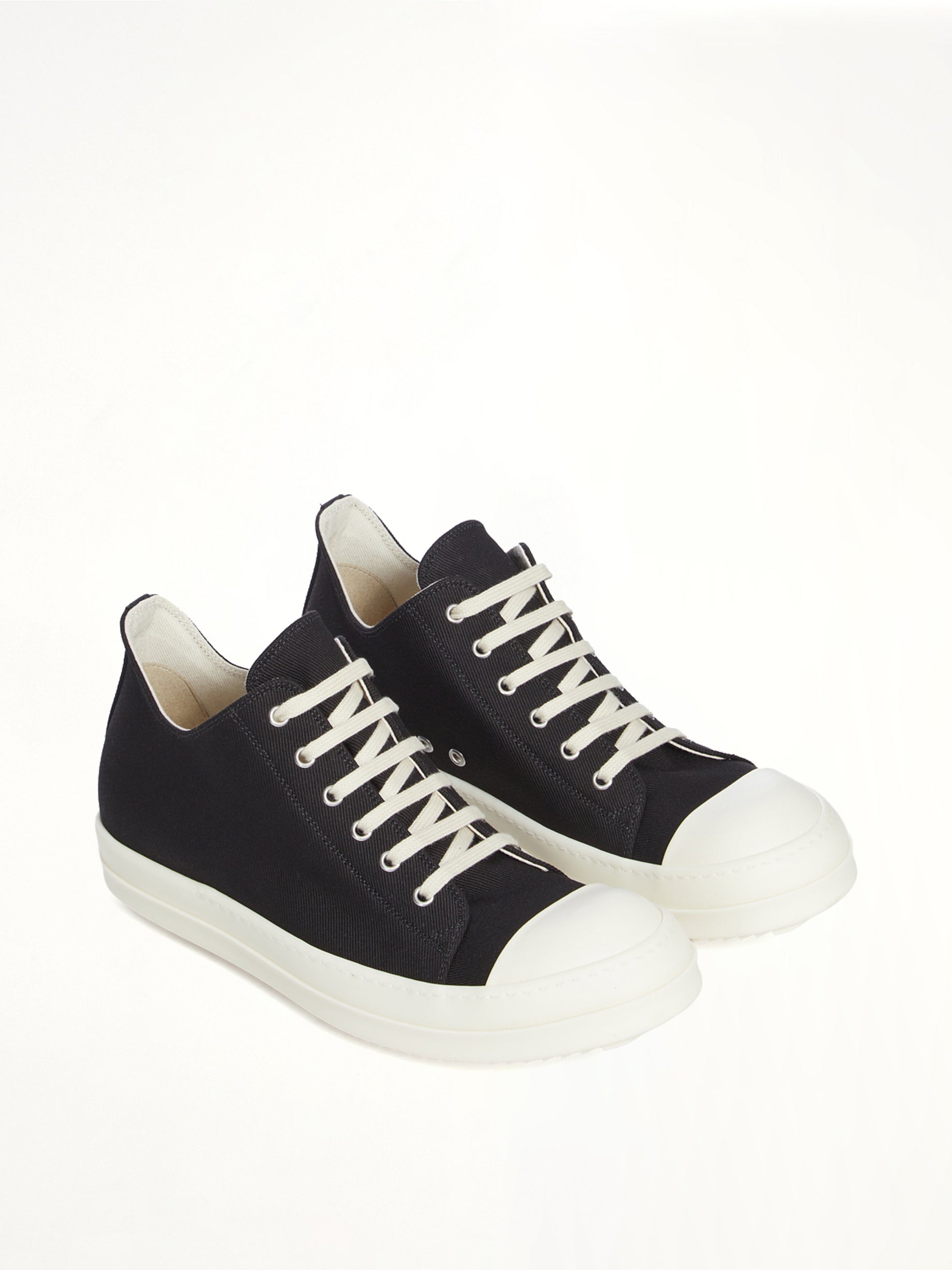 Low Sneakes in Black