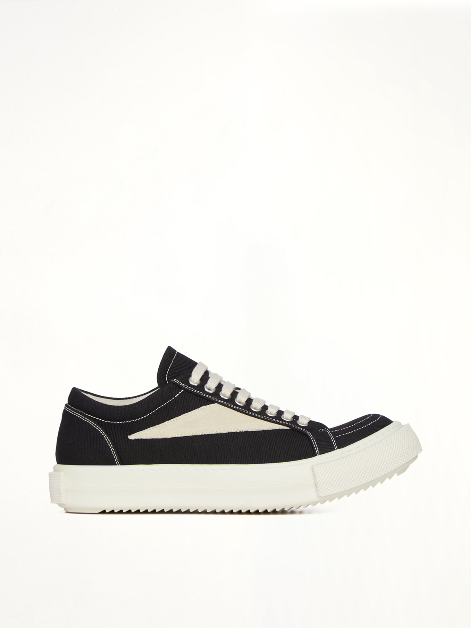 Vintage Sneaks in Black/Milk