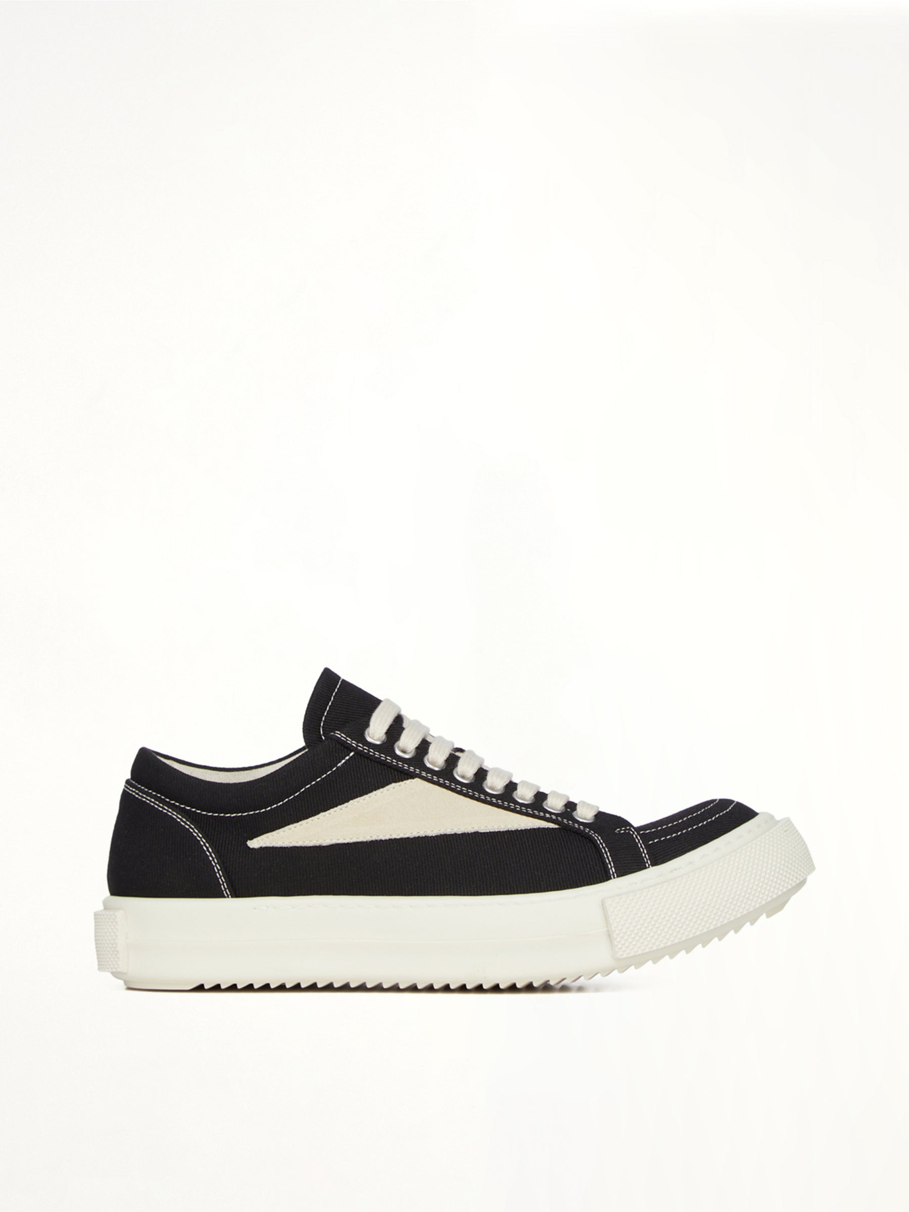 Vintage Sneaks in Black/Milk