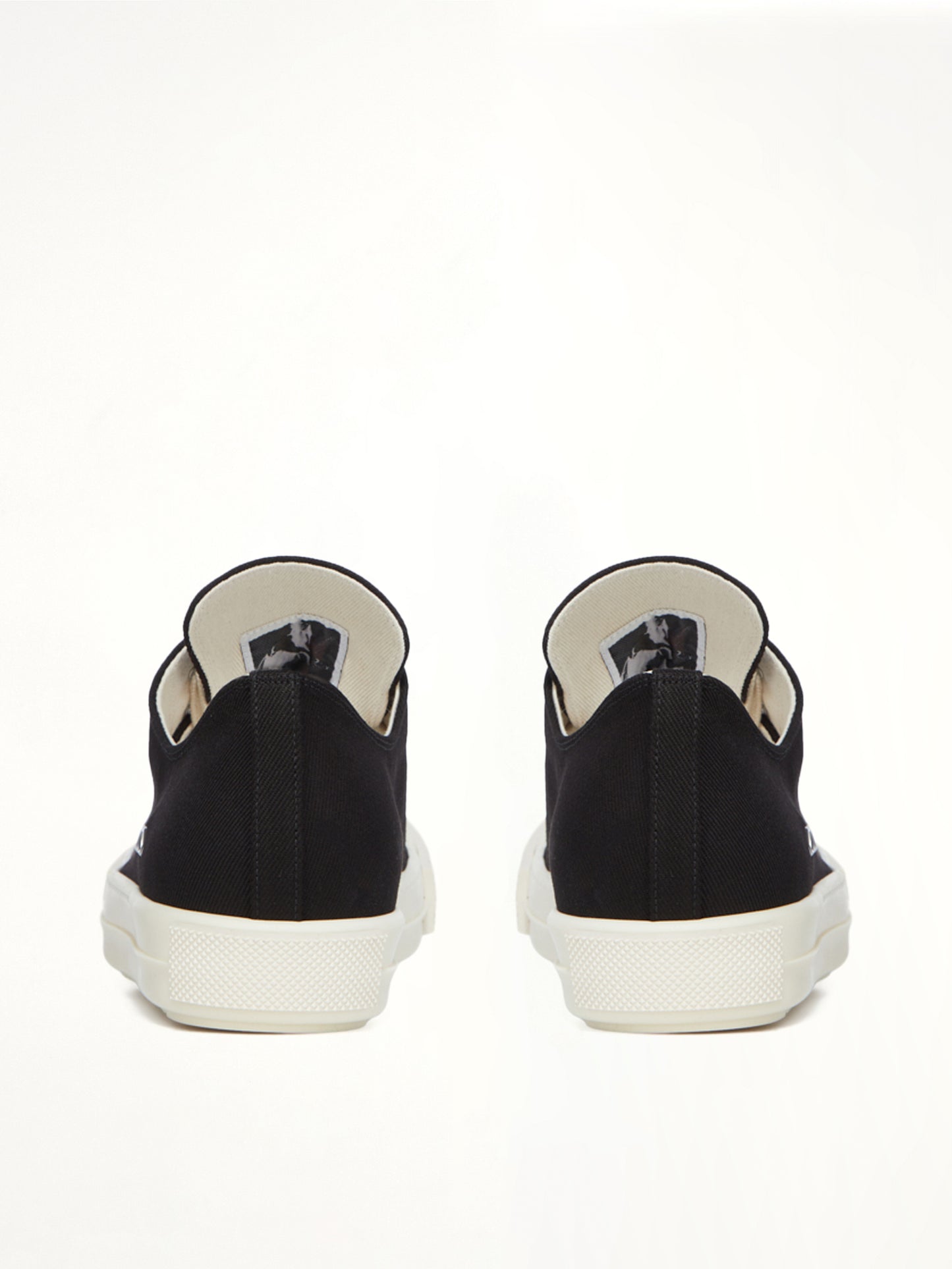 Extreme Low Sneaks in Black/Milk