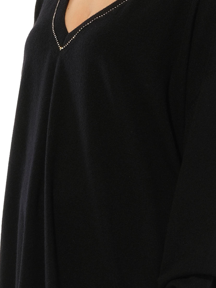 Embroidered Strass V-Neck in Black