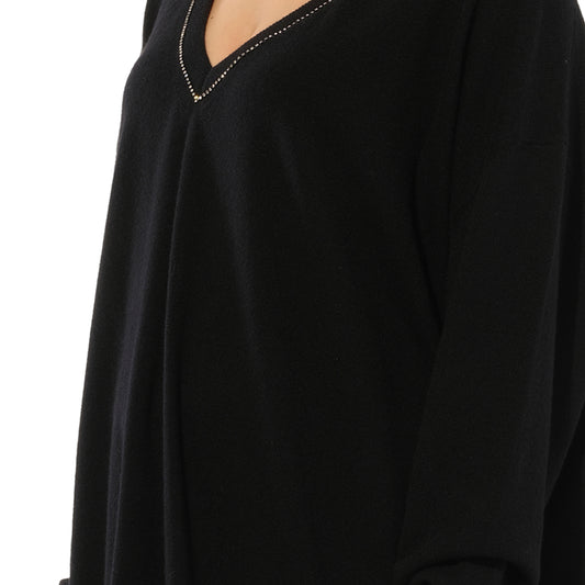 Embroidered Strass V-Neck in Black