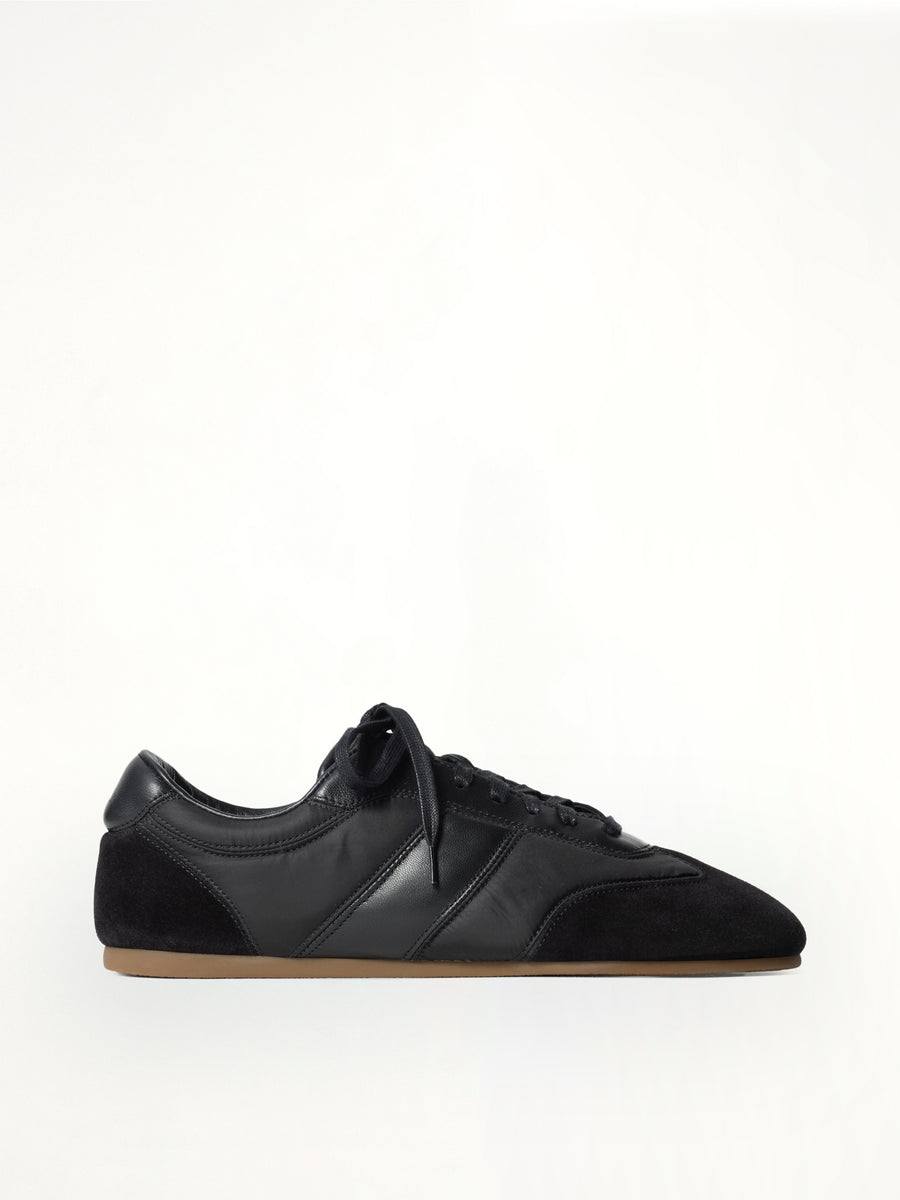 Soft Runner in Black