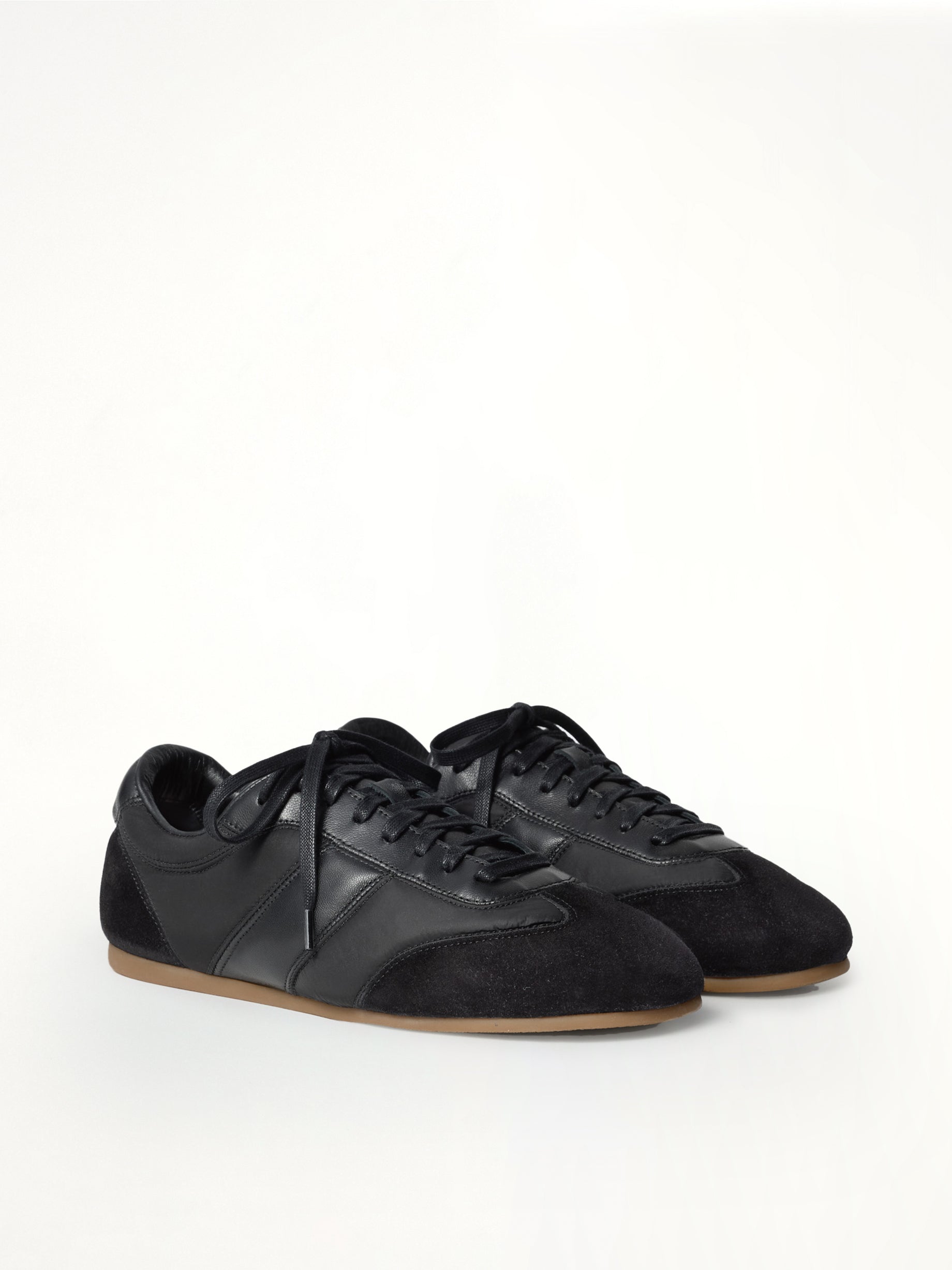 Soft Runner in Black