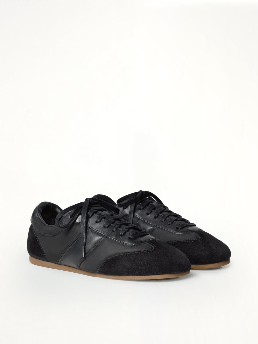 Soft Runner in Black