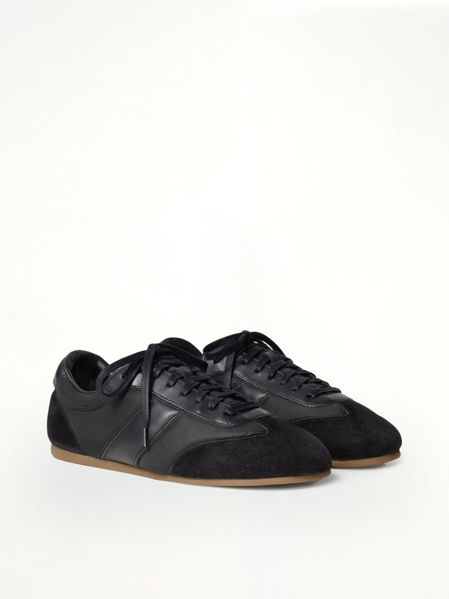 Soft Runner in Black