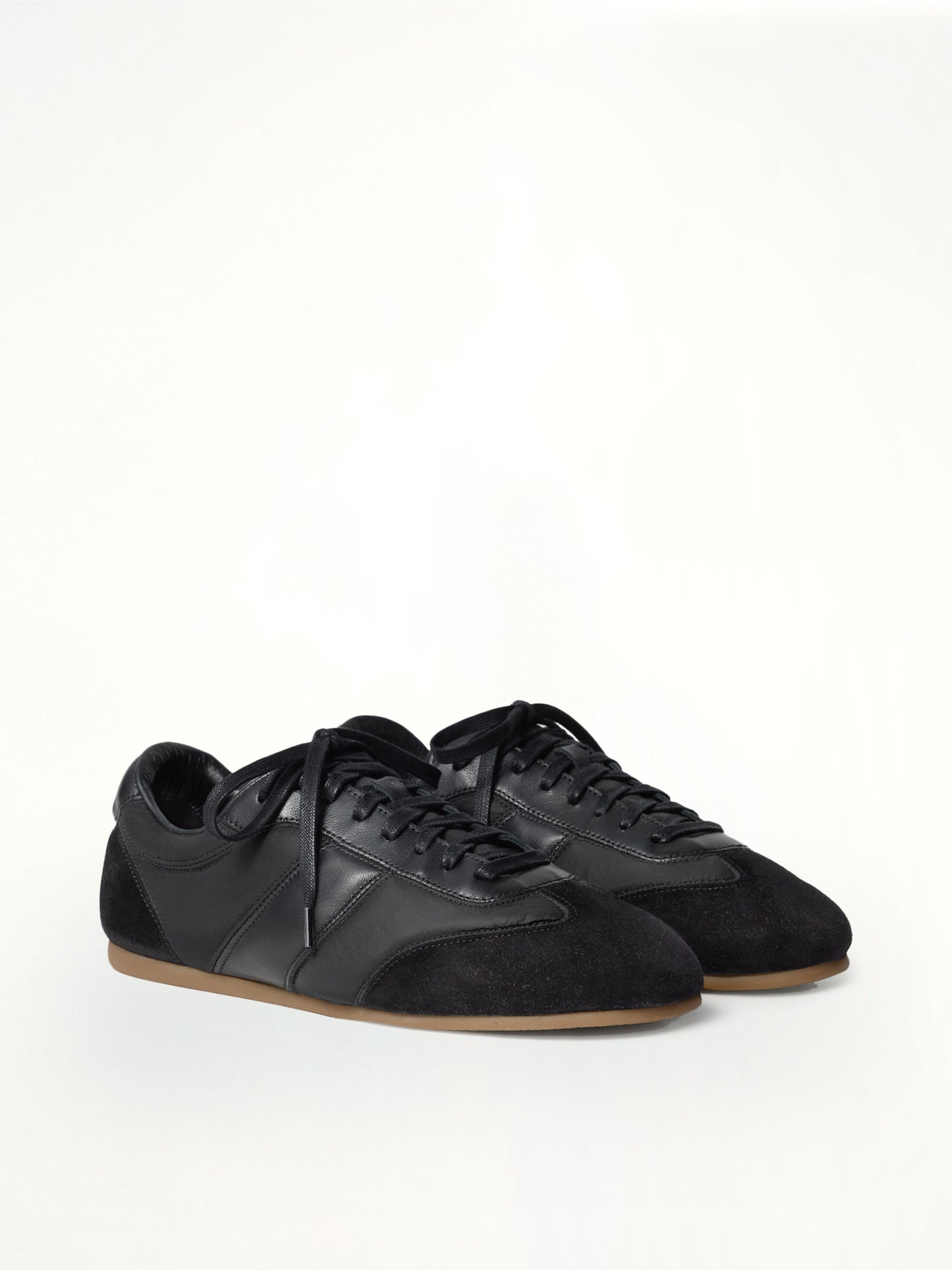 Soft Runner in Black