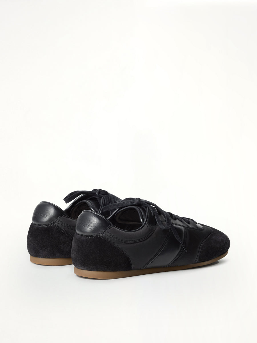 Soft Runner in Black