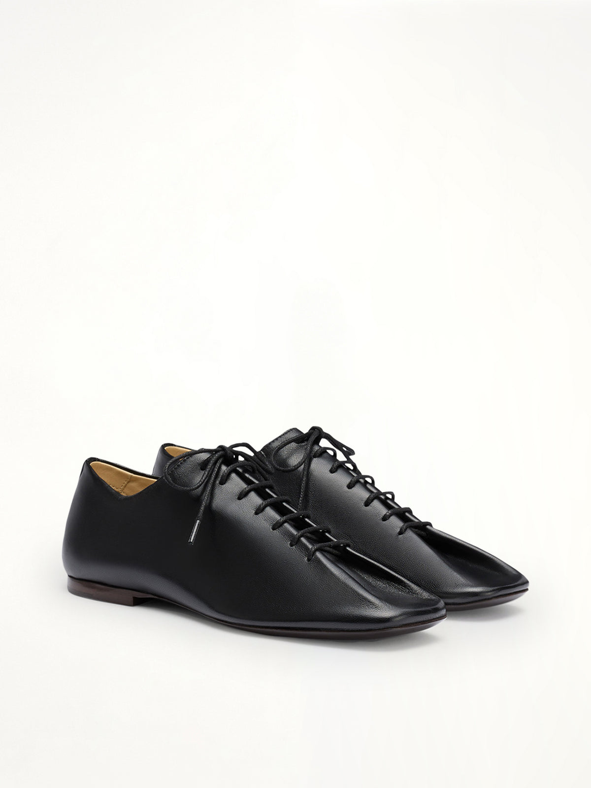Souris Flat Classic Derbies in Black Front View | LEMAIRE