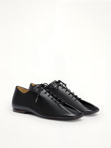 Souris Flat Classic Derbies in Black Front View | LEMAIRE
