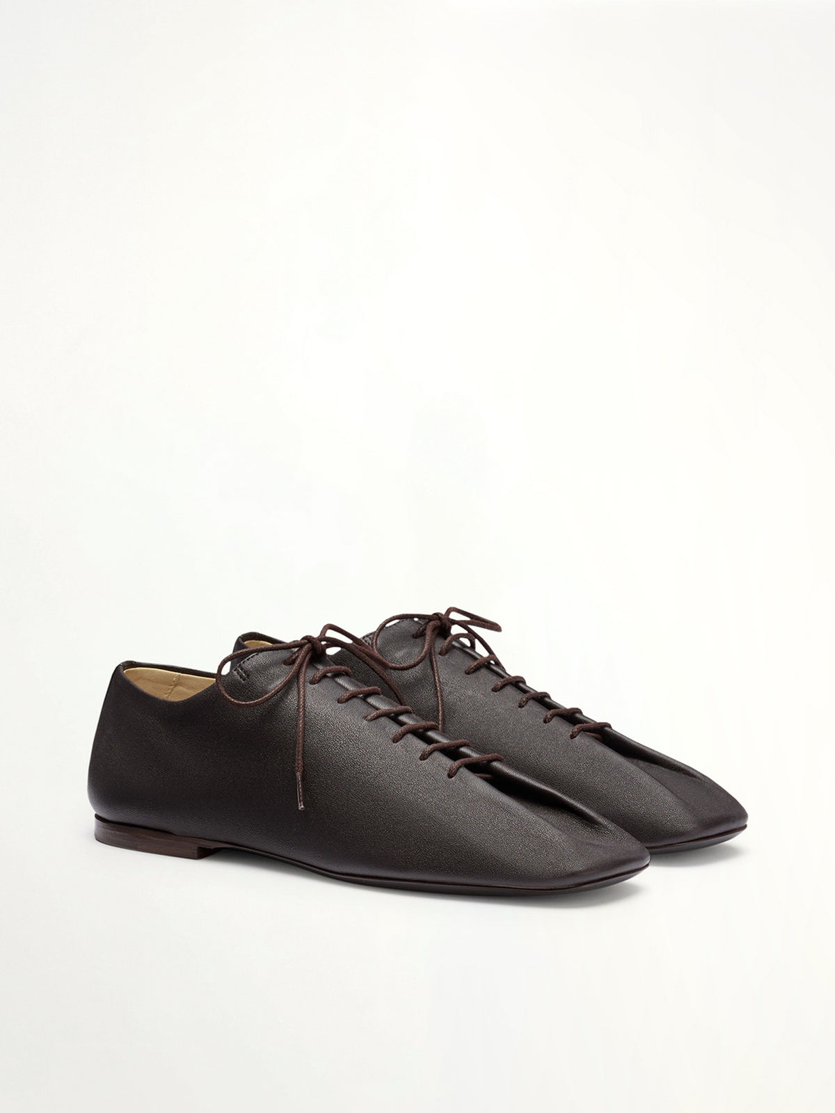 Souris Flat Classic Derbies in Dark Chocolate Front View | LEMAIRE