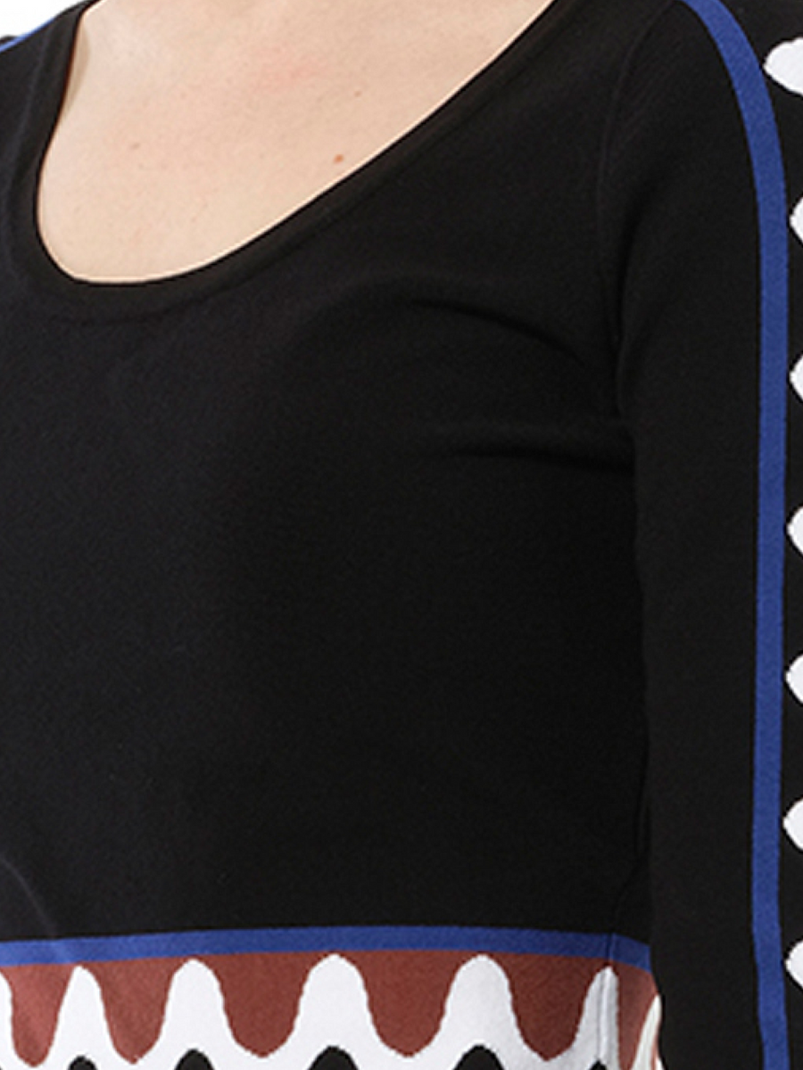 Pullover Sweater in Black