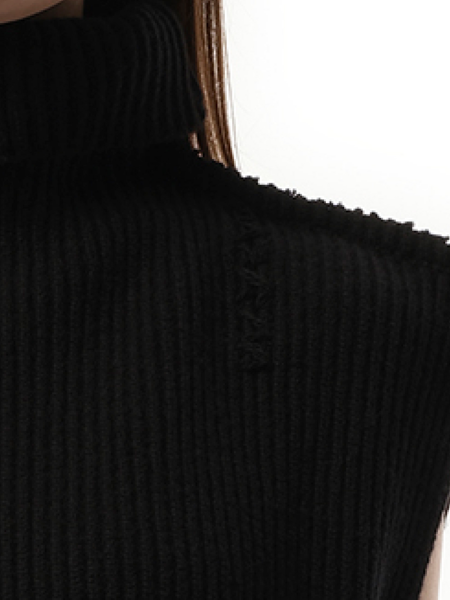 Sleeveless Turtleneck Sweater in Black