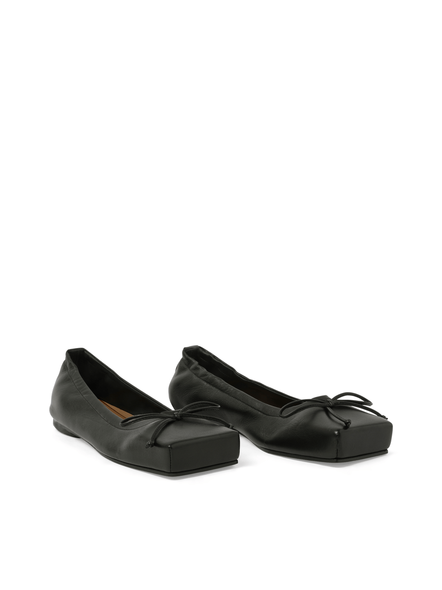 Les Ballerines Ballet in Black Front View | JACQUEMUS