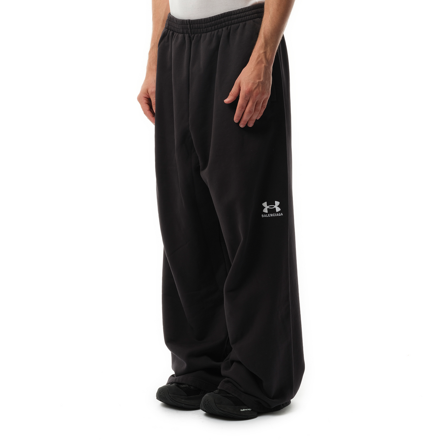 Under Armour Baggy Sweatpants in Washed Black/White