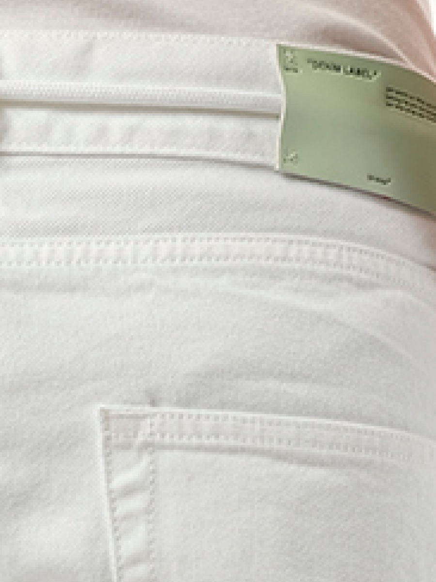 Slim Back Dart Jeans in White