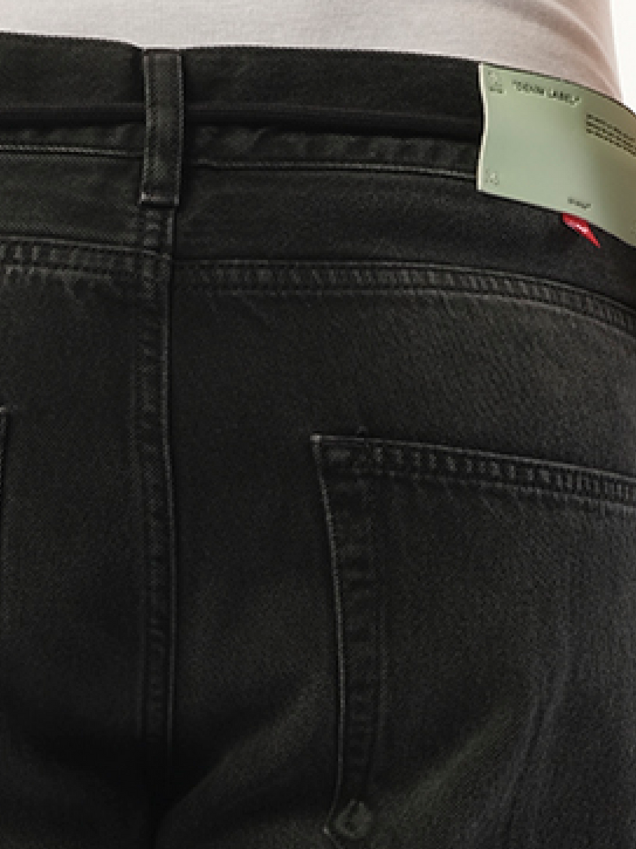Slim Back Dart Jeans in Grey