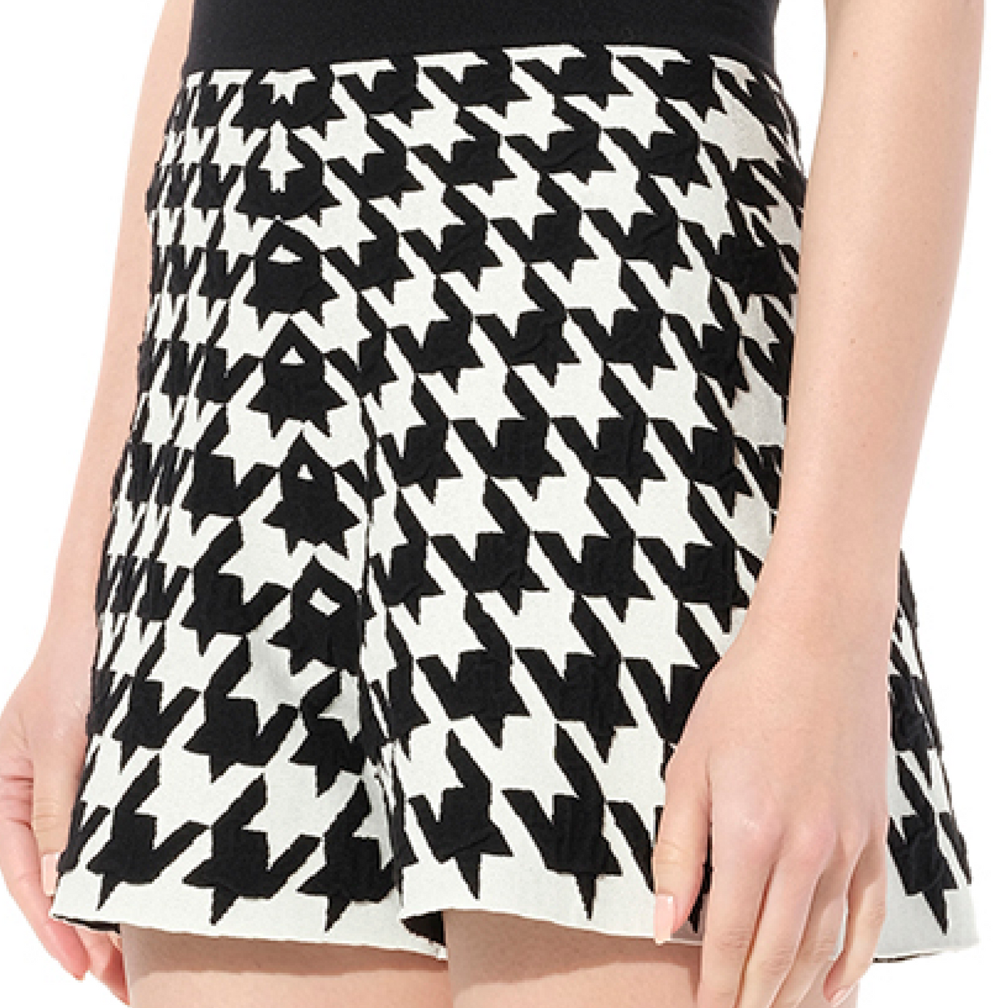 Dogtooth Shorts in Ivory