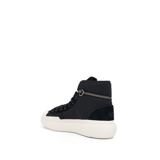 Ajatu Court High Sneaker in Black