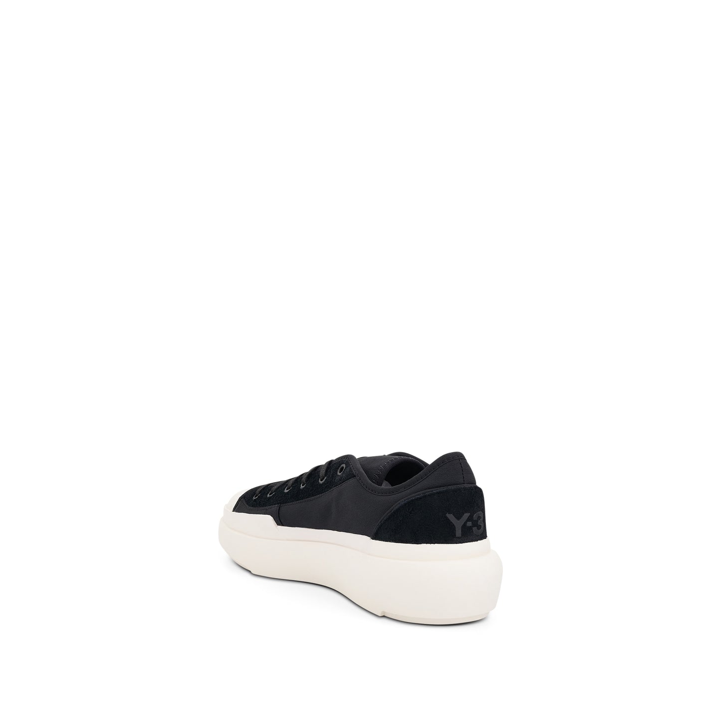 Ajatu Court Low Sneakers in Black/Off White