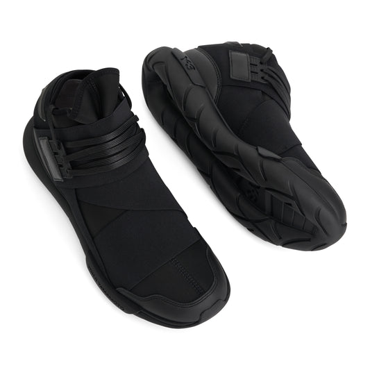 Qasa Sneaker in Black