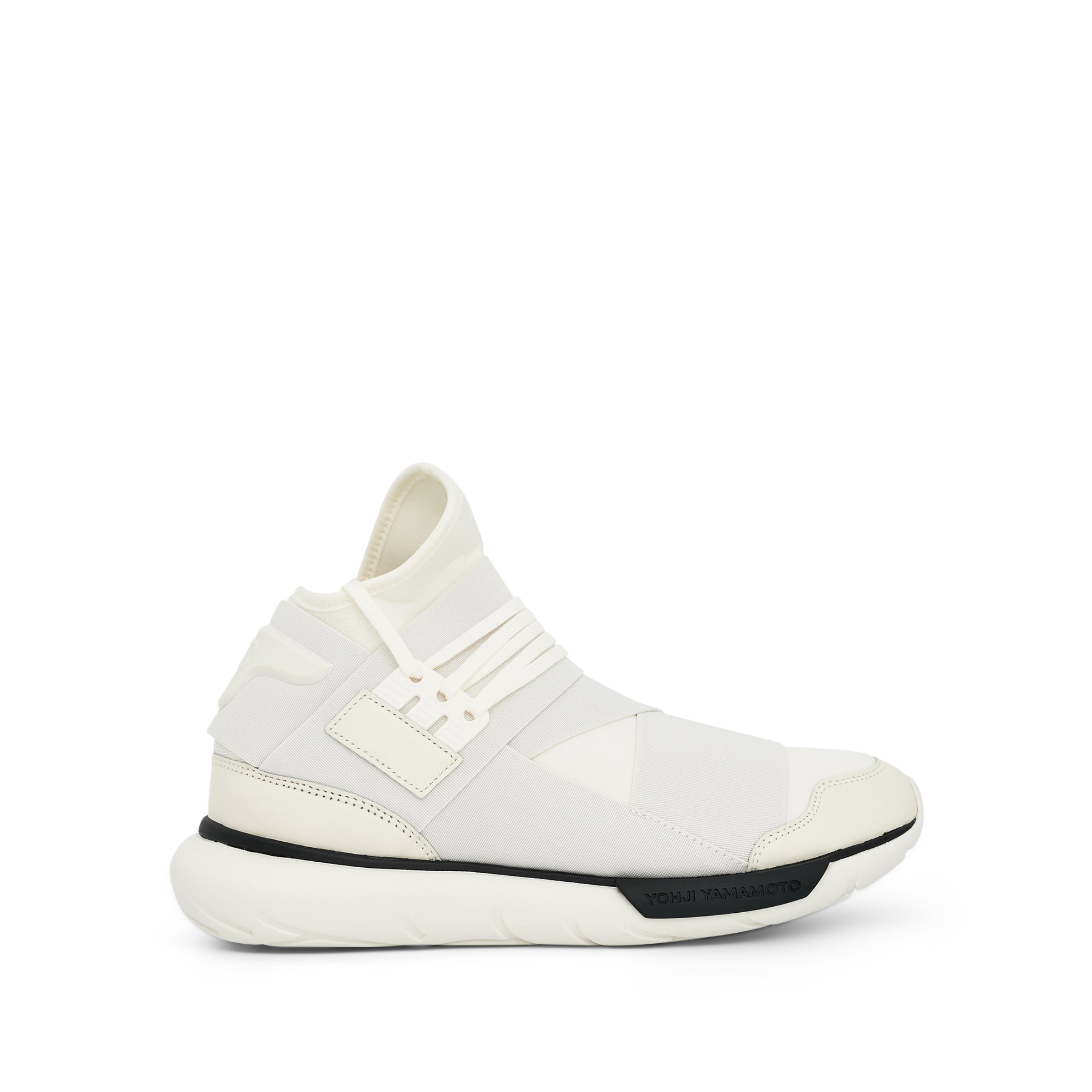 Qasa Sneaker in Cream White/Black